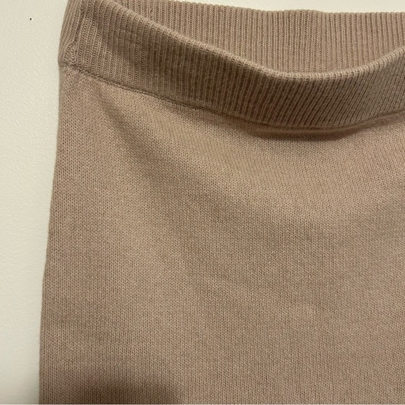 H&M • Ribbed Midi Pencil Skirt - Picture 5 of 7